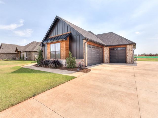 2214 W Cole Drive, Mustang, OK 73064