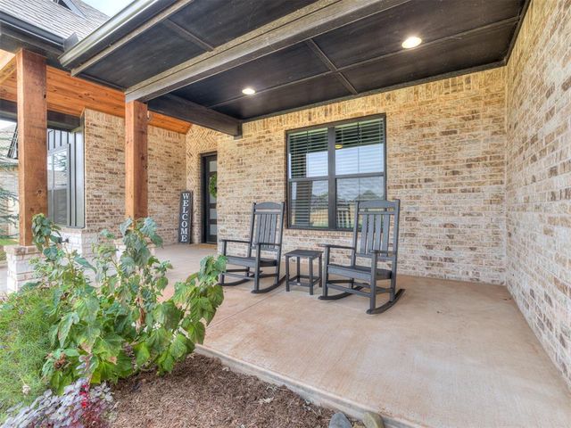 2214 W Cole Drive, Mustang, OK 73064