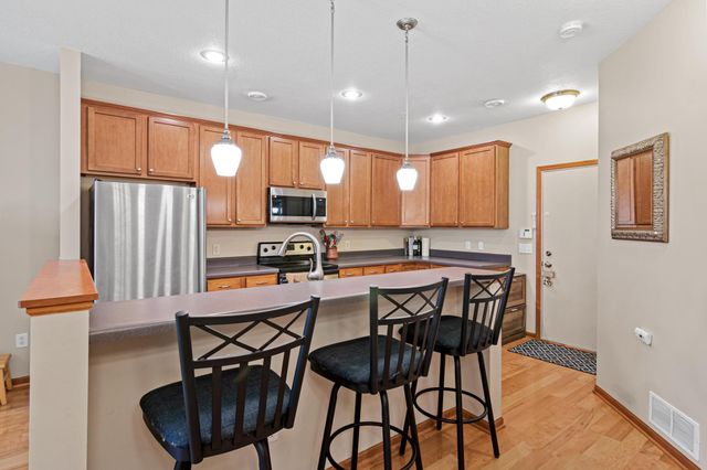4828 Bisset Lane 8505, Inver Grove Heights, MN 55076