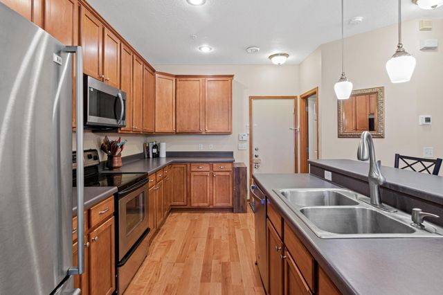 4828 Bisset Lane 8505, Inver Grove Heights, MN 55076