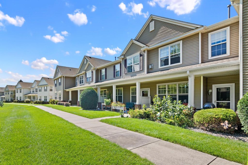 4828 Bisset Lane 8505, Inver Grove Heights, MN 55076
