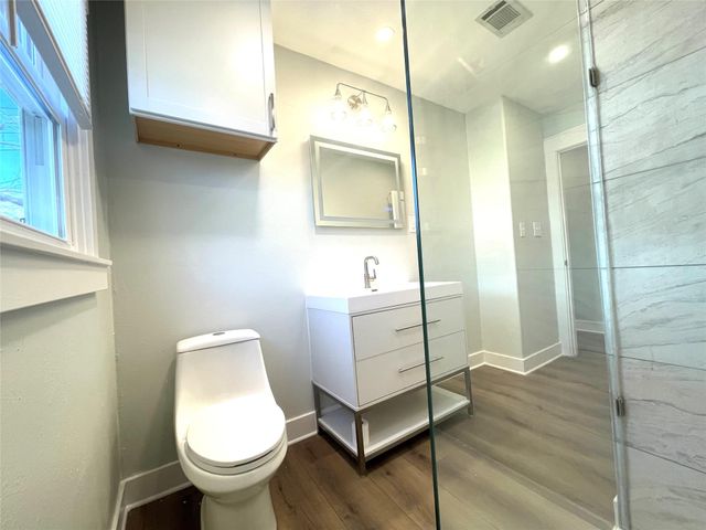 807 E Riverside DR A, Austin, TX 78704