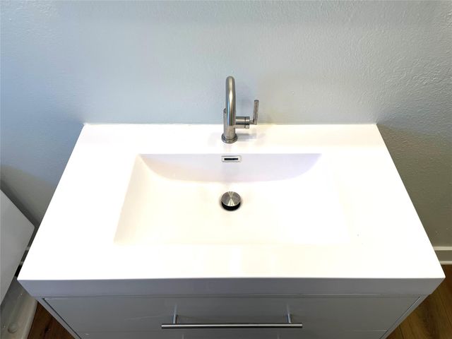 807 E Riverside DR A, Austin, TX 78704