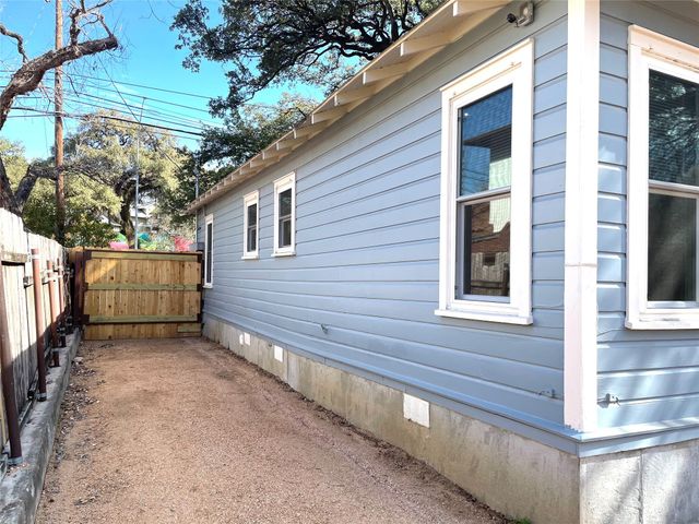 807 E Riverside DR A, Austin, TX 78704