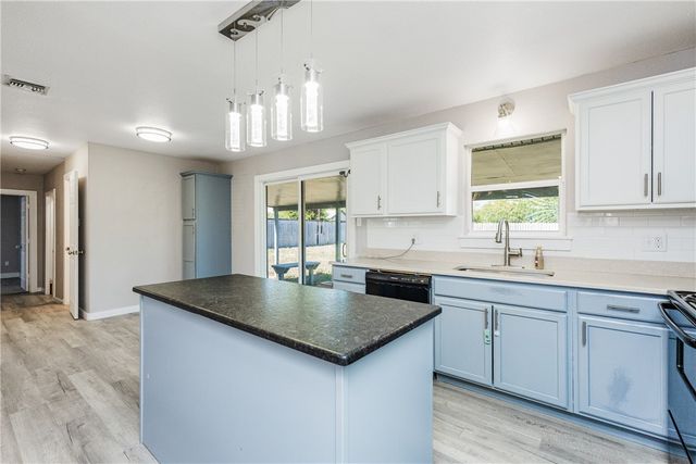 338 Belmont Dr SW, Corpus Christi, TX 78418