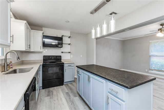 338 Belmont Dr SW, Corpus Christi, TX 78418