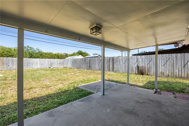 338 Belmont Dr SW, Corpus Christi, TX 78418