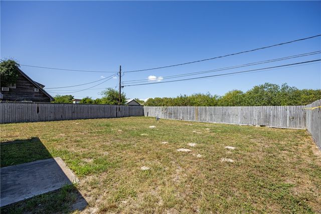 338 Belmont Dr SW, Corpus Christi, TX 78418