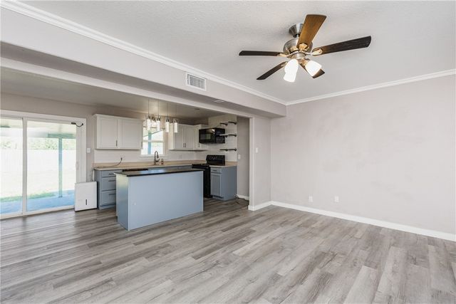 338 Belmont Dr SW, Corpus Christi, TX 78418