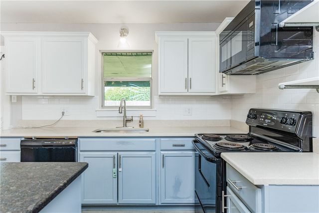 338 Belmont Dr SW, Corpus Christi, TX 78418