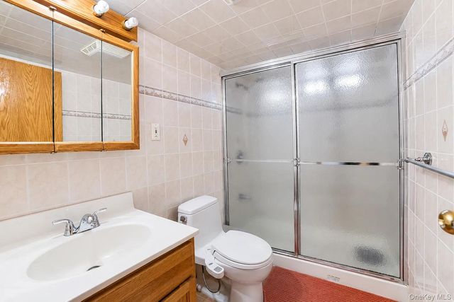 1042 N 7th Street, New Hyde Park, NY 11040
