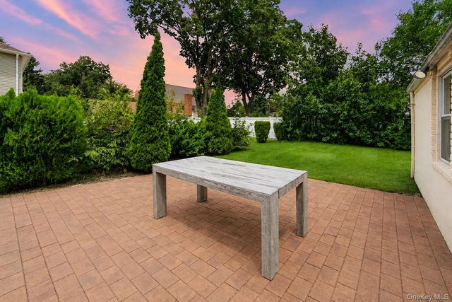 1042 N 7th Street, New Hyde Park, NY 11040