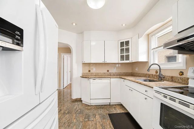 1042 N 7th Street, New Hyde Park, NY 11040