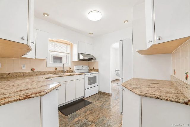 1042 N 7th Street, New Hyde Park, NY 11040