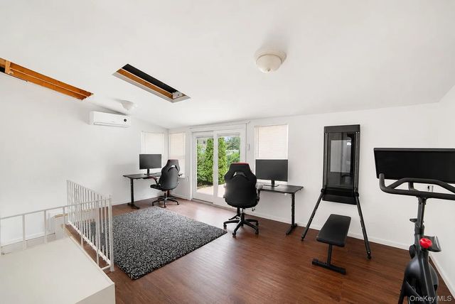 1042 N 7th Street, New Hyde Park, NY 11040