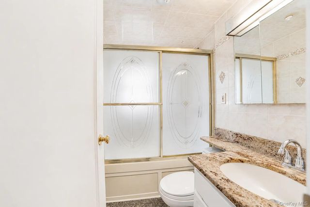 1042 N 7th Street, New Hyde Park, NY 11040