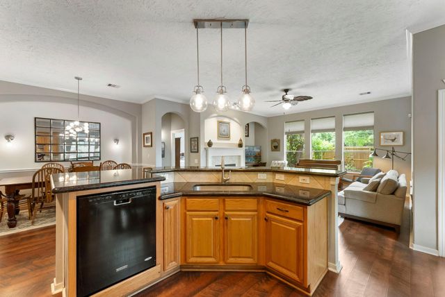 74 Shannon Green Court, The Woodlands, TX 77384
