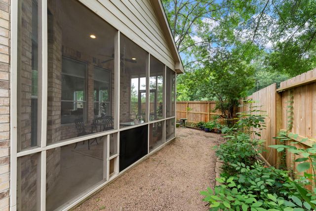 74 Shannon Green Court, The Woodlands, TX 77384