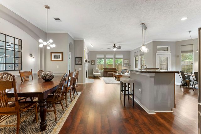 74 Shannon Green Court, The Woodlands, TX 77384