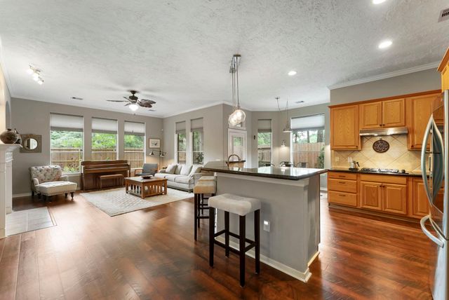 74 Shannon Green Court, The Woodlands, TX 77384