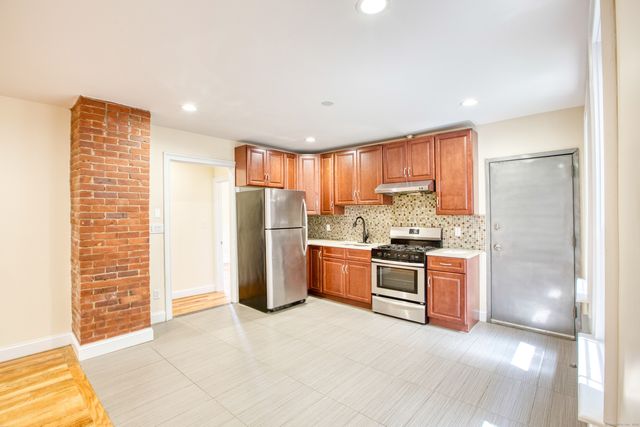 180 Willow Street 1st FL, Waterbury, CT 06710