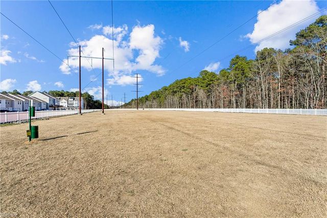 1510 Stanford LN, Newport News, VA 23608
