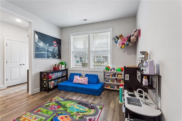 1510 Stanford LN, Newport News, VA 23608