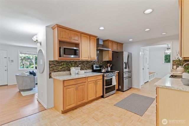 16576 NE 97th Place, Redmond, WA 98052