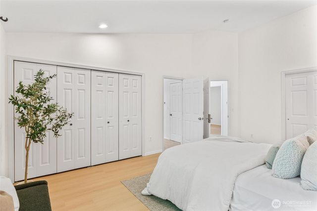 16576 NE 97th Place, Redmond, WA 98052