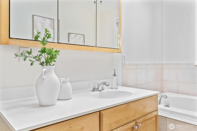 16576 NE 97th Place, Redmond, WA 98052