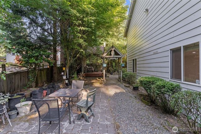 16576 NE 97th Place, Redmond, WA 98052