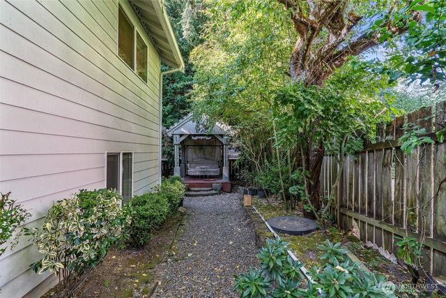 16576 NE 97th Place, Redmond, WA 98052