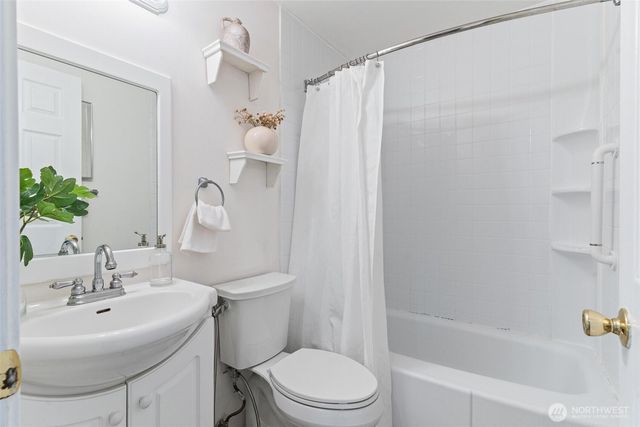 16576 NE 97th Place, Redmond, WA 98052