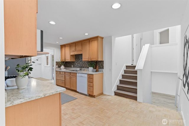 16576 NE 97th Place, Redmond, WA 98052