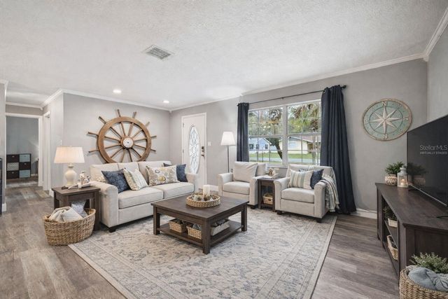 16915 CUMBERMOORE LANE, Umatilla, FL 32784