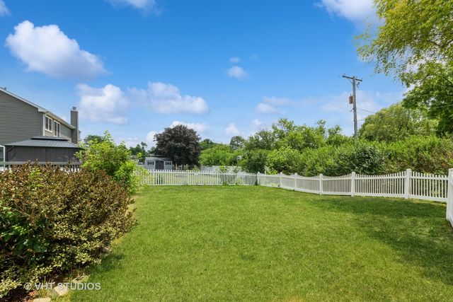 95 Brentwood Trail, Elgin, IL 60120