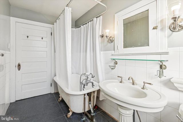 114 LLANFAIR RD, Ardmore, PA 19003