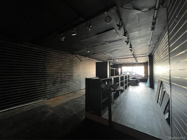 142-146 Shore Road 144, Port Washington, NY 11050