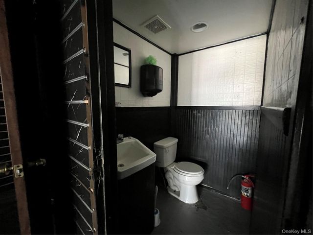 142-146 Shore Road 144, Port Washington, NY 11050