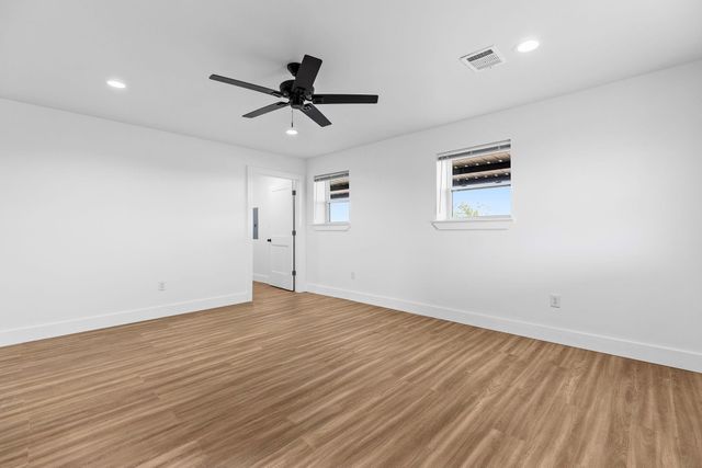 2500 CR 466 RD, Elgin, TX 78621