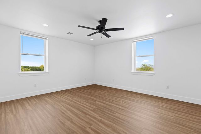 2500 CR 466 RD, Elgin, TX 78621