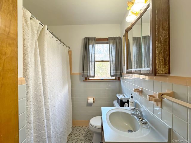 22 Carmen Drive, Poughkeepsie, NY 12603