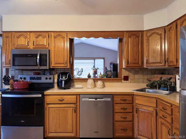 22 Carmen Drive, Poughkeepsie, NY 12603