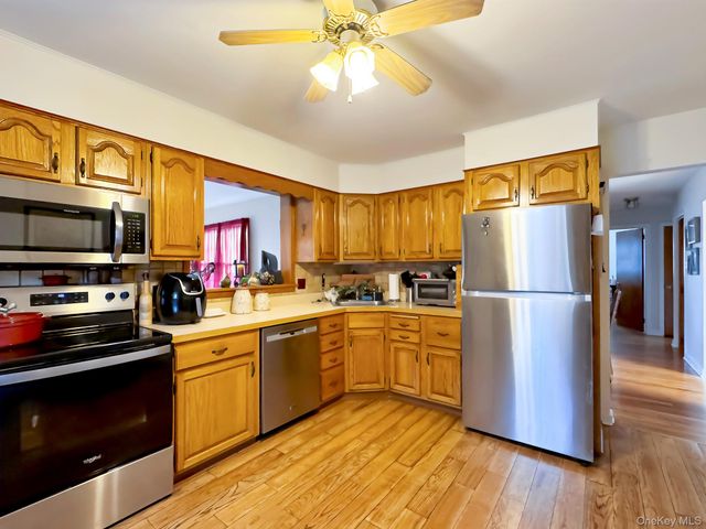 22 Carmen Drive, Poughkeepsie, NY 12603