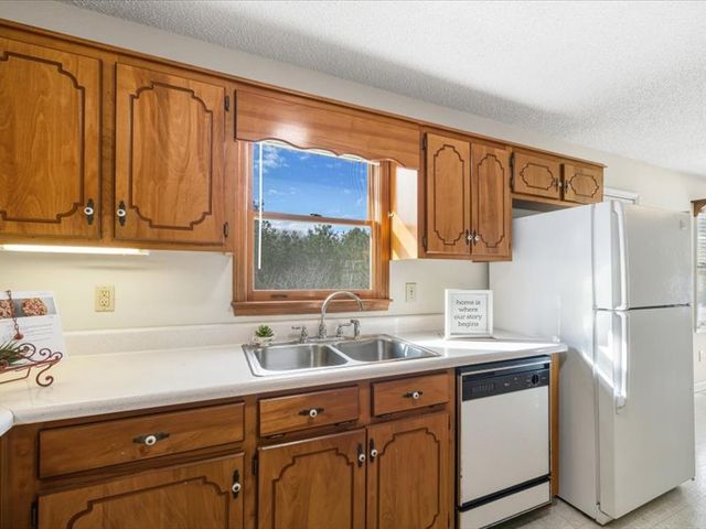 826 White Oak Hill Drive, Seneca, SC 29678