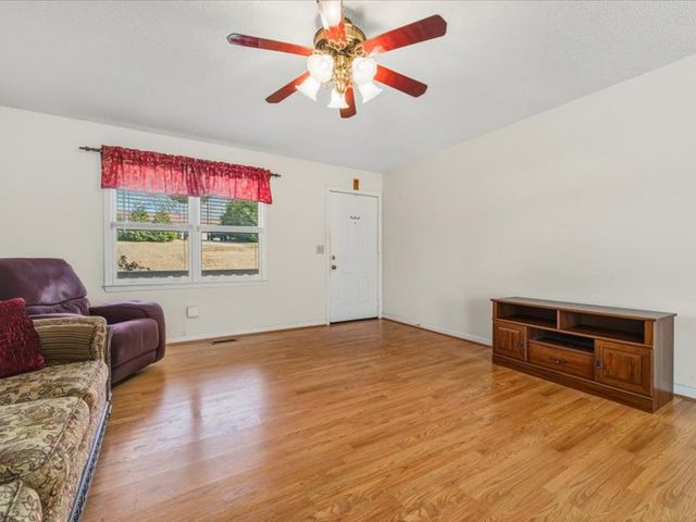 826 White Oak Hill Drive, Seneca, SC 29678