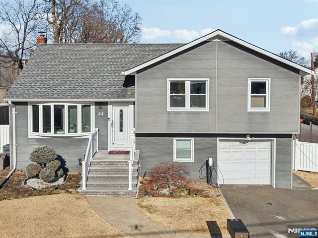 44 Richard Court, River Edge, NJ 07661