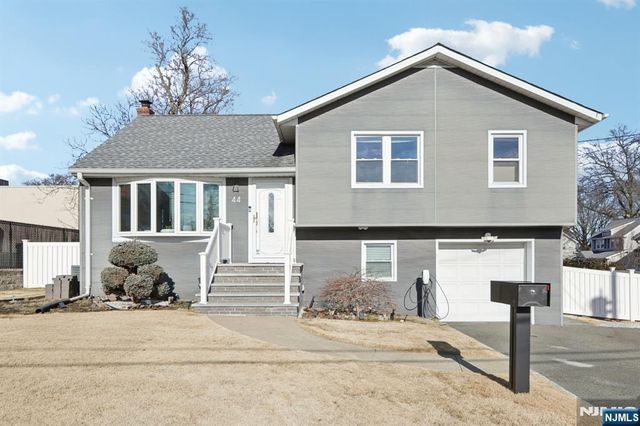 44 Richard Court, River Edge, NJ 07661