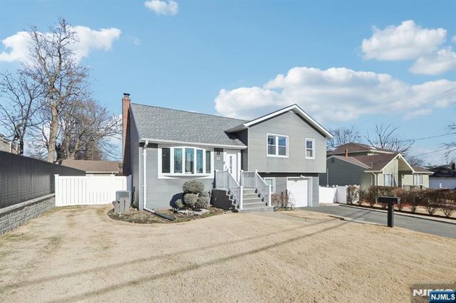 44 Richard Court, River Edge, NJ 07661