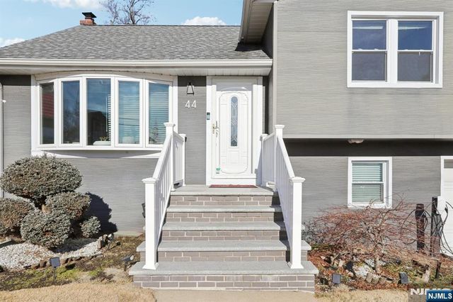 44 Richard Court, River Edge, NJ 07661